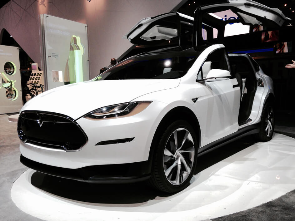 Tesla Model X первым из электрокаров пересек Сахару Tesla Model X первым из электрокаров пересек Сахару